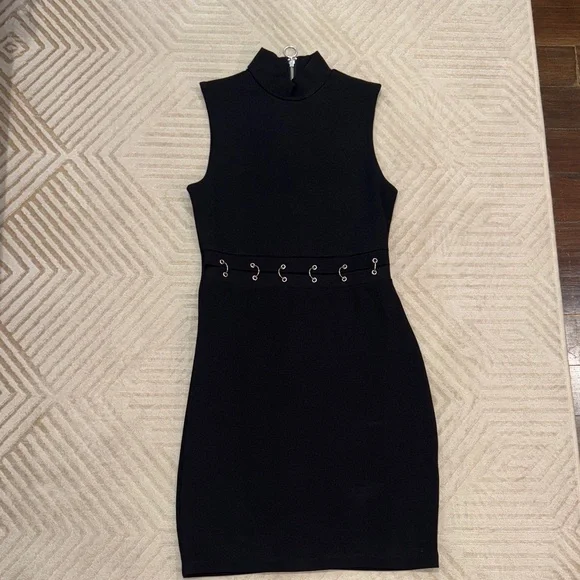 H&M bodycon ring dress
worn once
size 4 - Picture 1 of 2